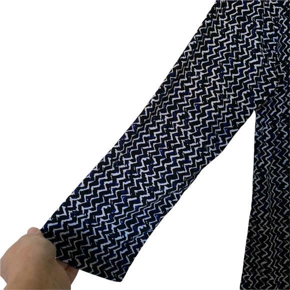 41 Hawthorn V-Neck Blouse - Medium - Picture 4 of 12